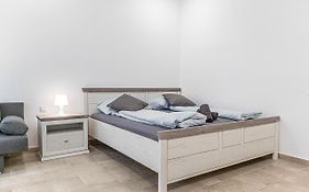 9 Min From City Center - Beautiful Studio Near U1 Reumannplatz